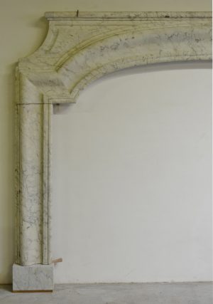 Dutch Marble Bolection Fireplace in Carrara White Marble, 18th Century Louis XIV