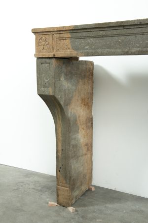 French Louis XVI Fireplace Mantel in Limestone